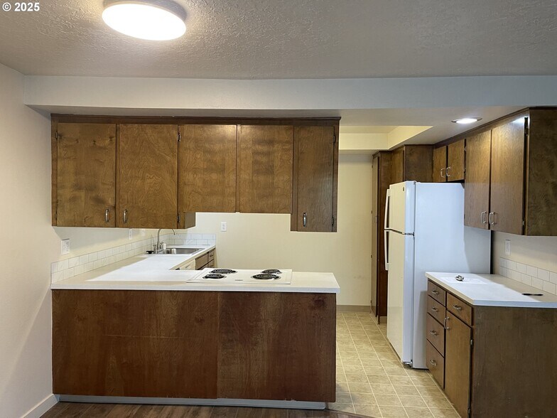 More Photos Of 2510 E 8TH St, Vancouver Apartments For Sale