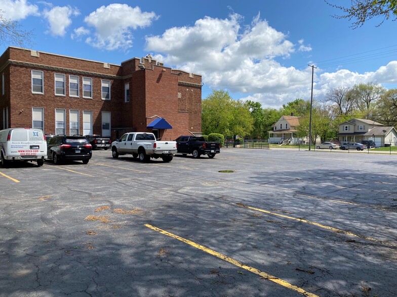 More Photos Of 1358 4th Ave, Rockford Office Residential For Sale