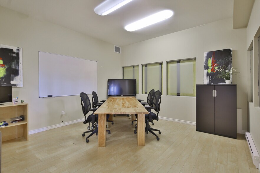 More Photos Of 1100 Rue Hérelle, Longueuil Warehouse For Sale