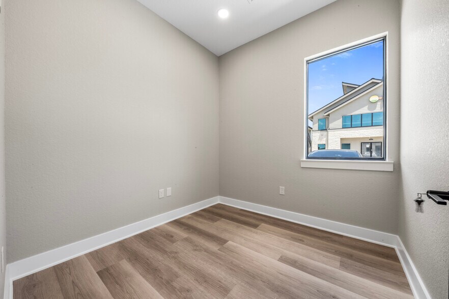 More Photos Of 213 Bella Katy Dr, Katy Medical For Lease
