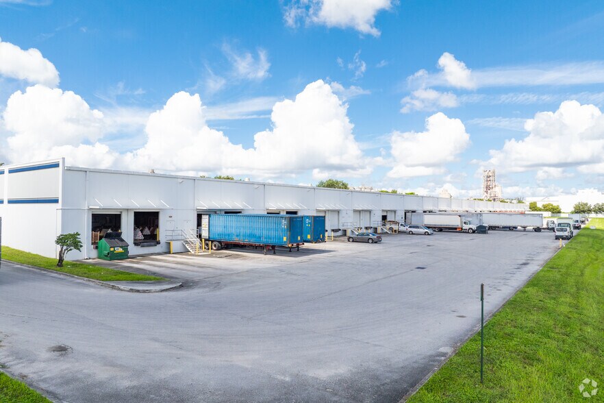 More Photos Of 11701 NW 102nd Rd, Medley Warehouse For Lease