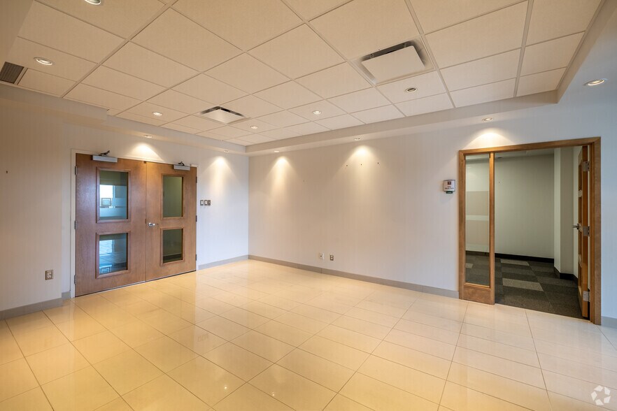 More Photos Of 1500 Rue Royale, Trois-Rivières Office For Lease