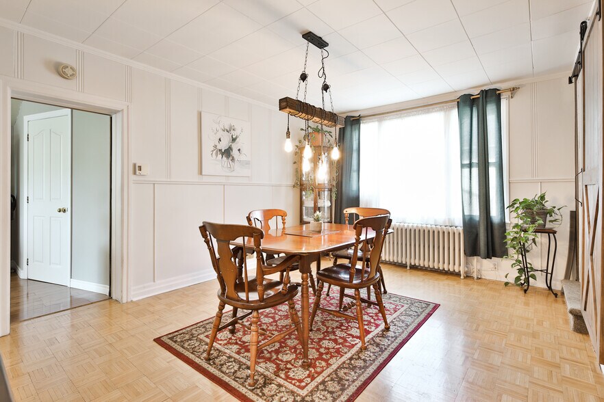 More Photos Of 2130 Av Bourgogne, Chambly Office For Sale