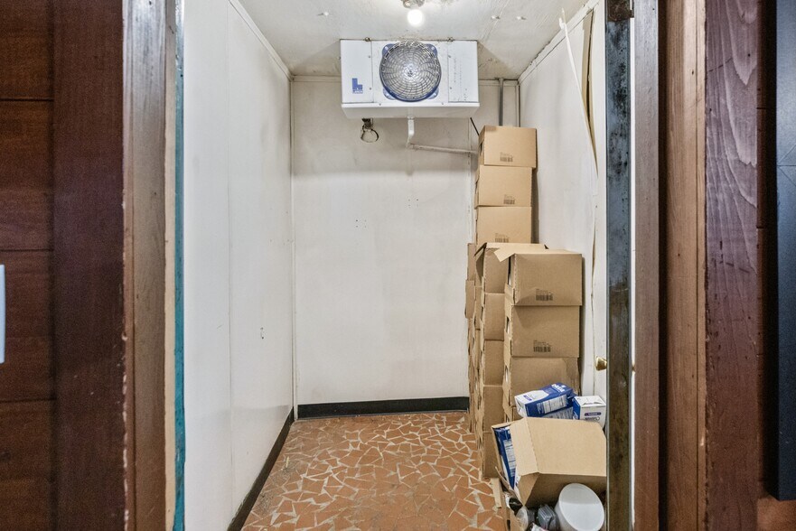 More Photos Of 712 River Rd, Washington Restaurant For Lease