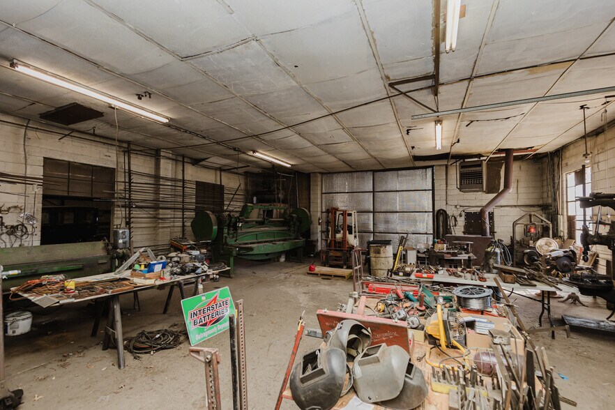 More Photos Of 410 N Commercial Ave, Sedgwick Storefront For Sale