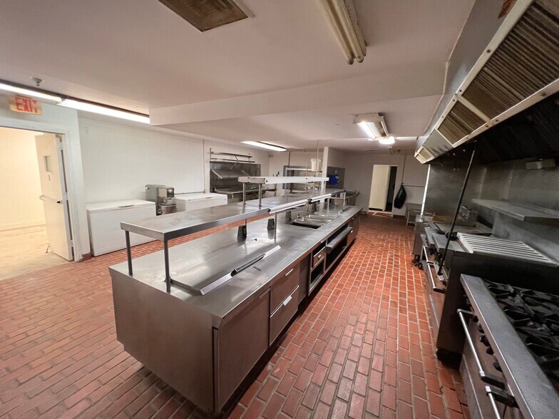 More Photos Of 9009 Boone Rd, Houston Assisted Living For Lease