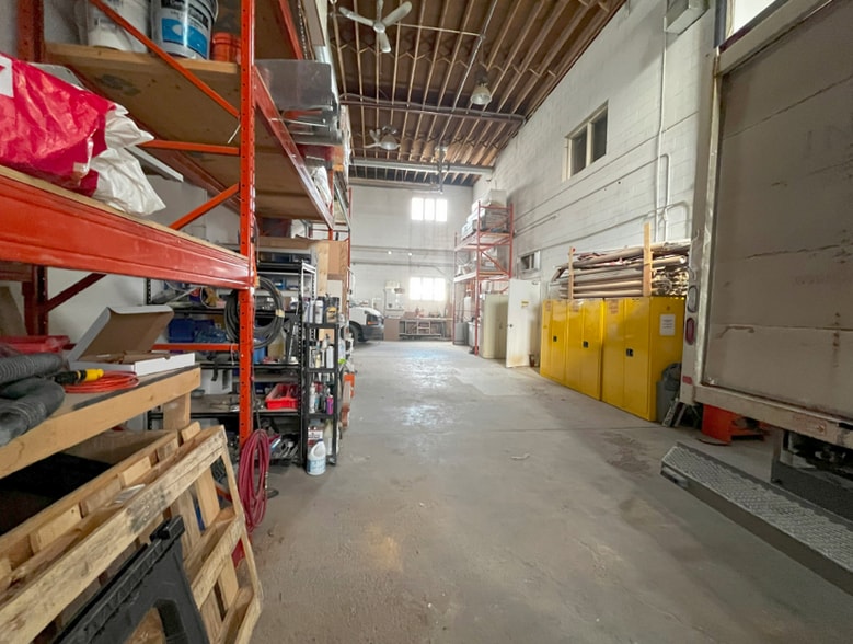 More Photos Of 520 36 Av NE, Calgary Showroom For Lease