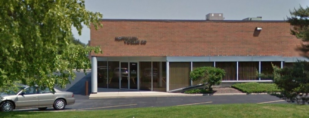 More Photos Of 160-180 Lexington Dr, Buffalo Grove Light Distribution For Lease