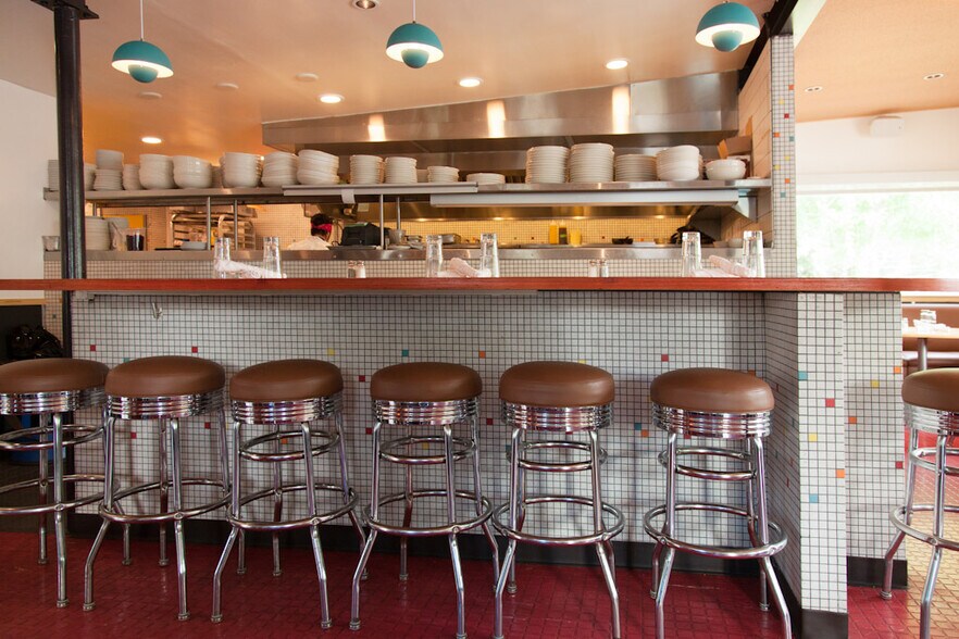More Photos Of 1024 E 38th St, Minneapolis Restaurant For Lease