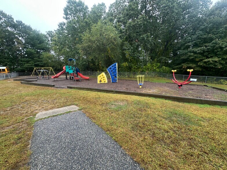 More Photos Of 10 Commerce Dr, Columbia Office For Lease