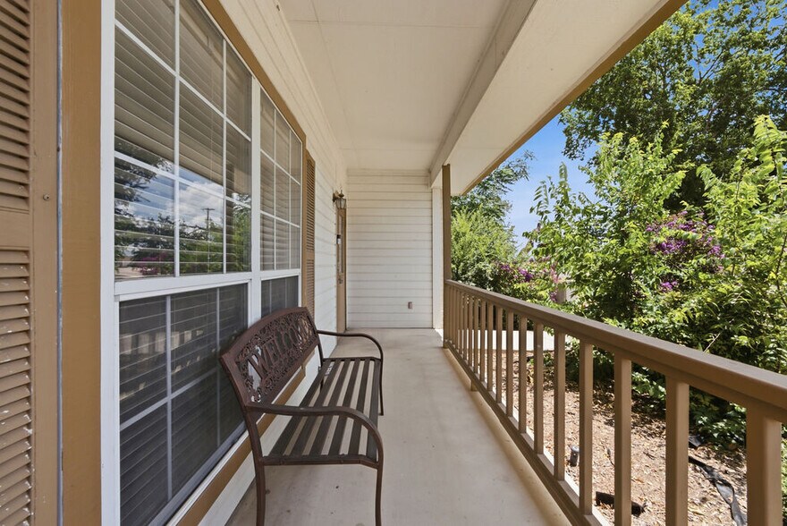 More Photos Of 215 Courtyard Dr, New Braunfels Office For Lease