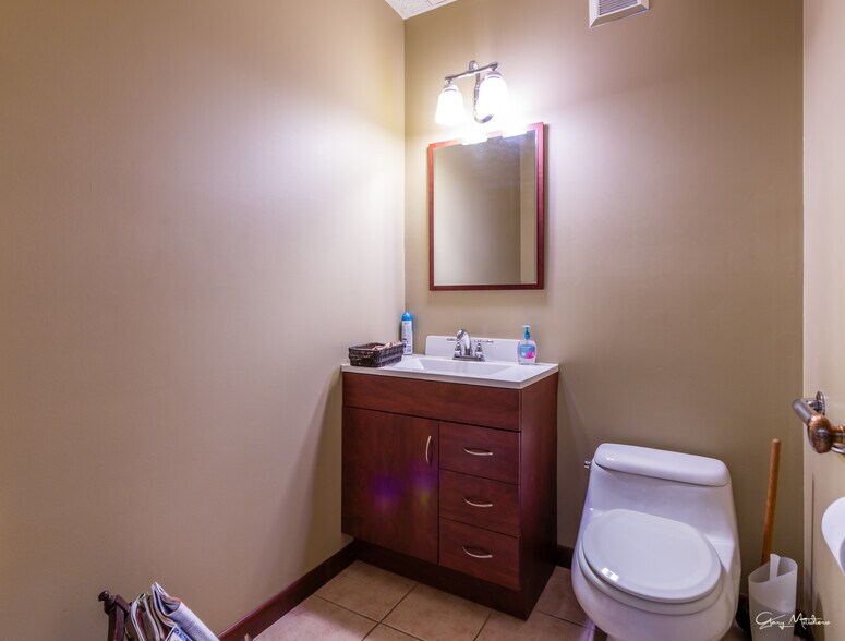 More Photos Of 9757 S Kedzie Ave, Evergreen Park Office For Sale