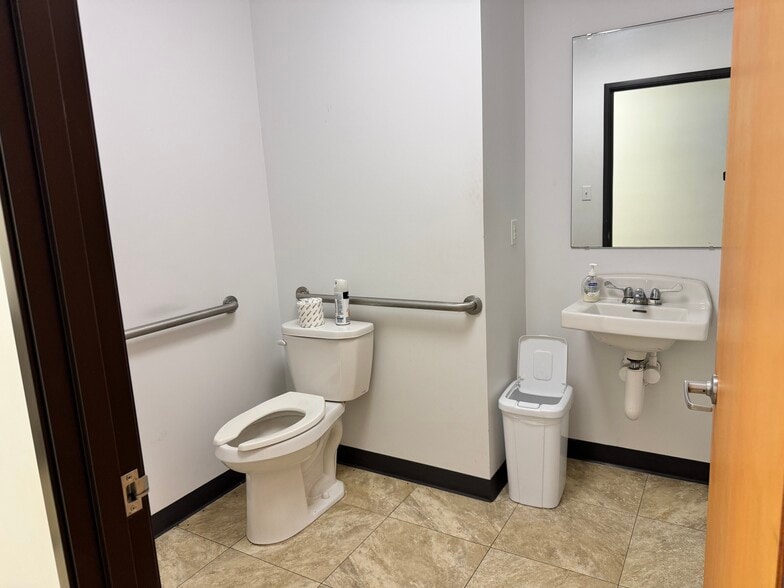 More Photos Of 525 E Hartman Rd, Anderson Medical For Sale