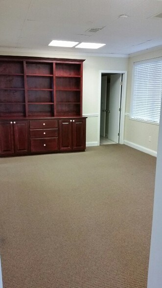 More Photos Of 1101 Eraste Landry Rd, Lafayette Flex For Lease