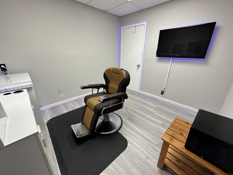 More Photos Of 813 Brown Trl, Bedford Office For Lease