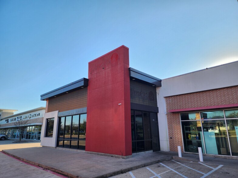 More Photos Of 1810 Pearland Pky, Pearland Service Station For Lease
