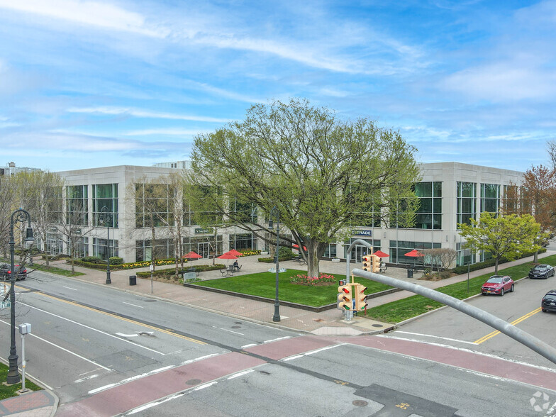 Primary Photo Of 1001 Franklin Ave, Garden City Office For Lease