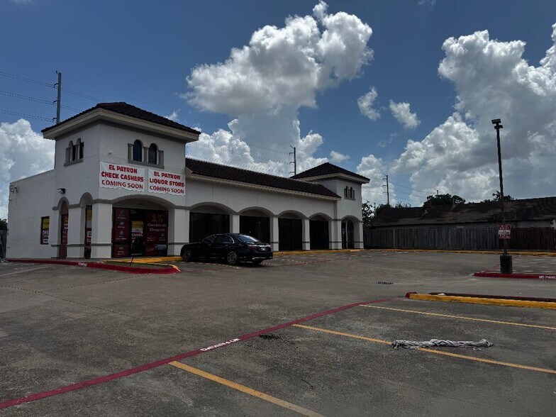 More Photos Of 6707 Canal St, Houston Storefront For Lease