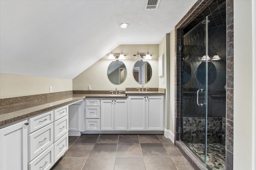 More Photos Of 1330 Des Jardines St, Houston Office Residential For Sale