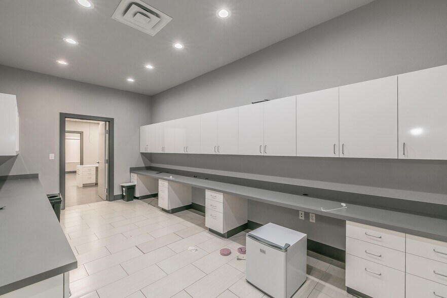 More Photos Of 418 Village Dr, Murphy Medical For Sale