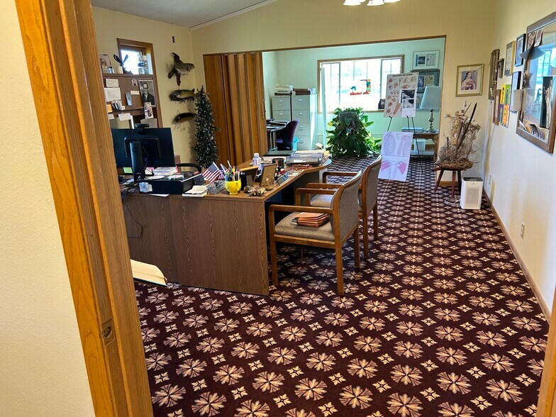 More Photos Of 335 Wycoff Dr, North Sioux City Medical For Sale