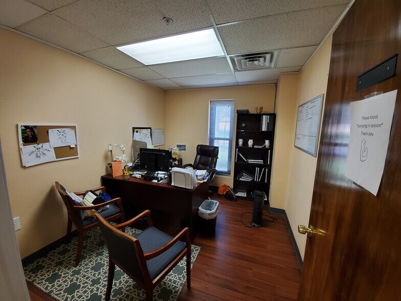 More Photos Of 200 Geiger Rd, Philadelphia Warehouse For Lease