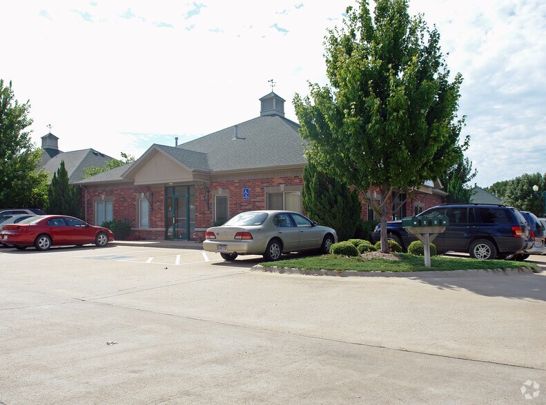 More Photos Of 6-8 Sunbridge Dr, Fayetteville Office For Lease