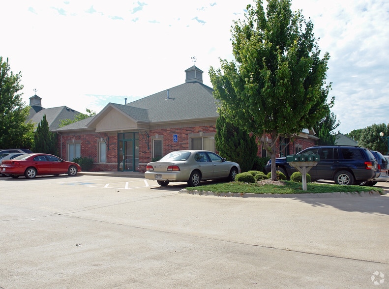 More Photos Of 8 Sunbridge Dr, Fayetteville Office For Lease