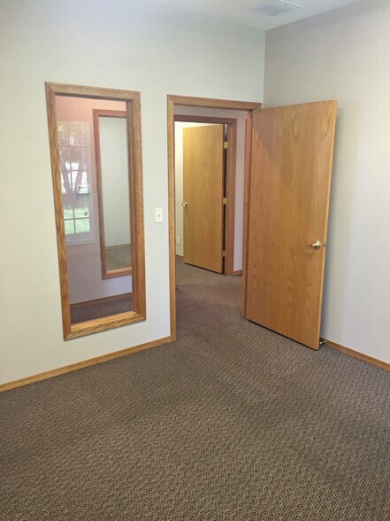 More Photos Of 7829 E Rockhill St, Wichita Office For Lease