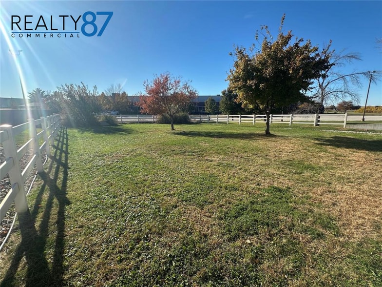 More Photos Of 1210 N Center Point Rd, Hiawatha Office For Sale