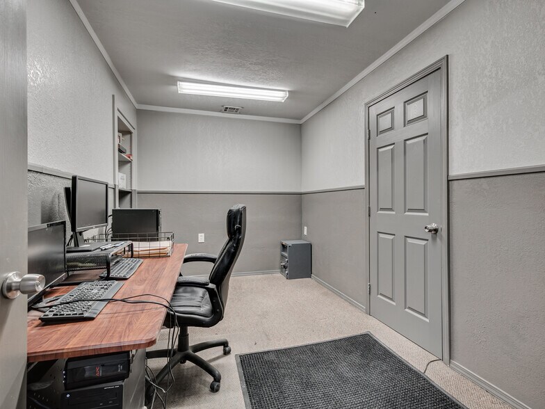 More Photos Of 424 SE 29th St, Oklahoma City Flex For Sale