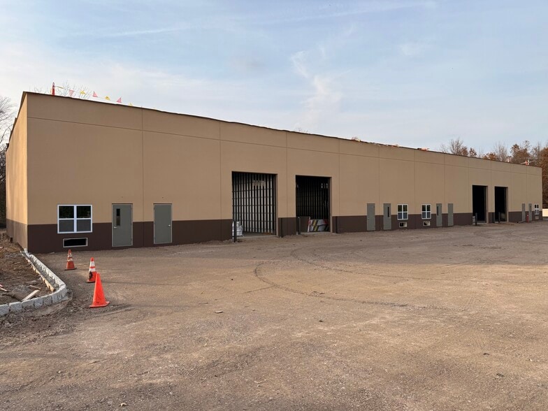 More Photos Of 7 Union Hill Rd, Manalapan Township Warehouse For Lease