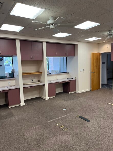 More Photos Of 134 Puuhonu Way, Hilo Medical For Lease