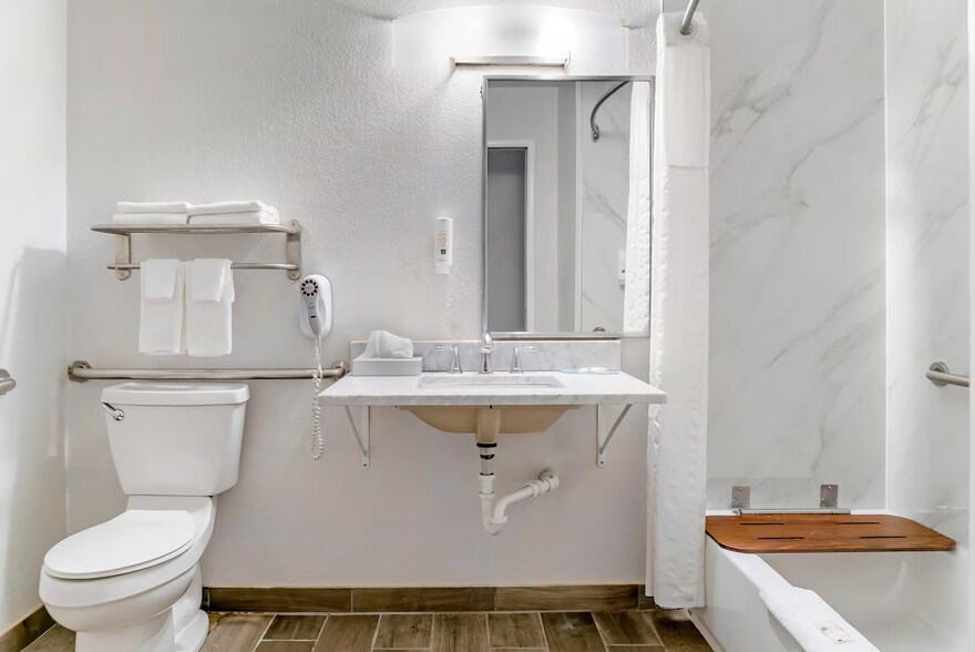 More Photos Of 7625 Caterpillar Ct, Grand Rapids Hotel For Sale