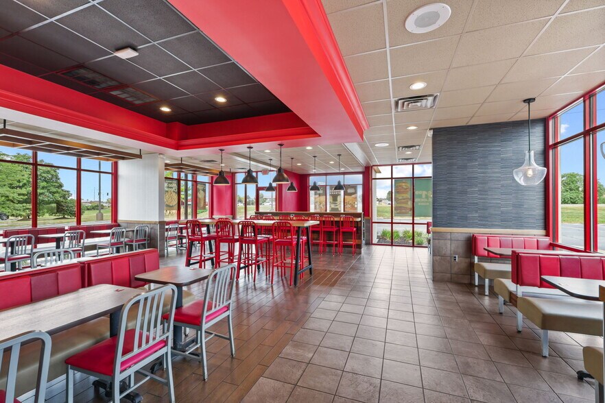 More Photos Of 6007 Gateway Dr, Plainfield Fast Food For Sale