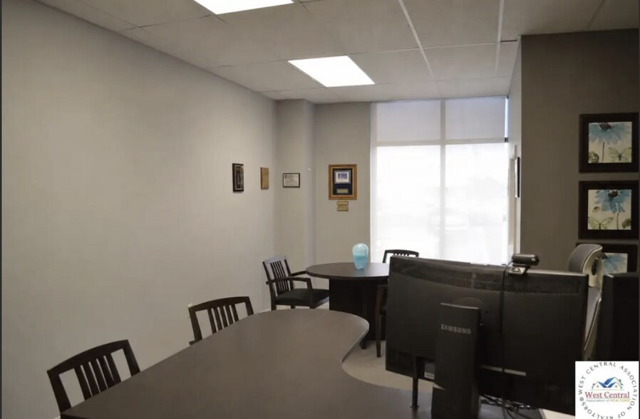 More Photos Of 762 Winchester Dr, Sedalia Office For Lease