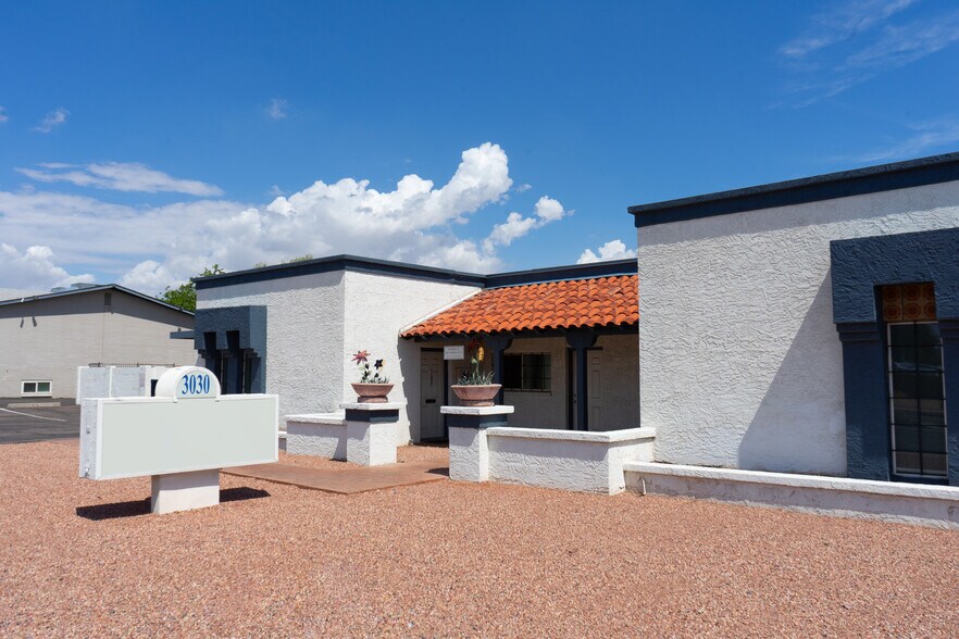 Primary Photo Of 3030 E Cactus Rd, Phoenix Office For Sale