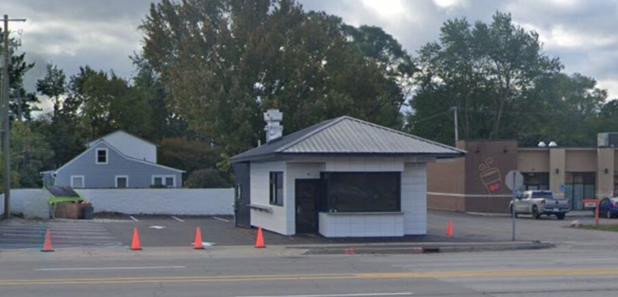 Primary Photo Of 2897 Orchard Lake Rd, Keego Harbor Freestanding For Sale