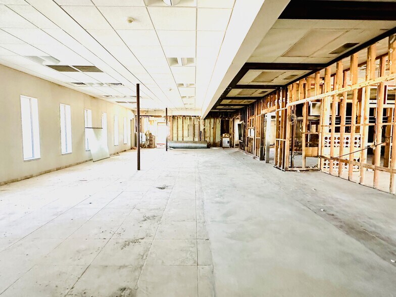 More Photos Of 1801 9th St, Wichita Falls General Retail For Sale