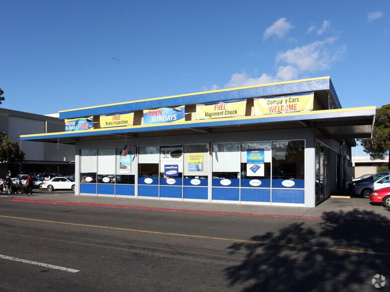 More Photos Of 1717 Arden Way, Sacramento Freestanding For Lease