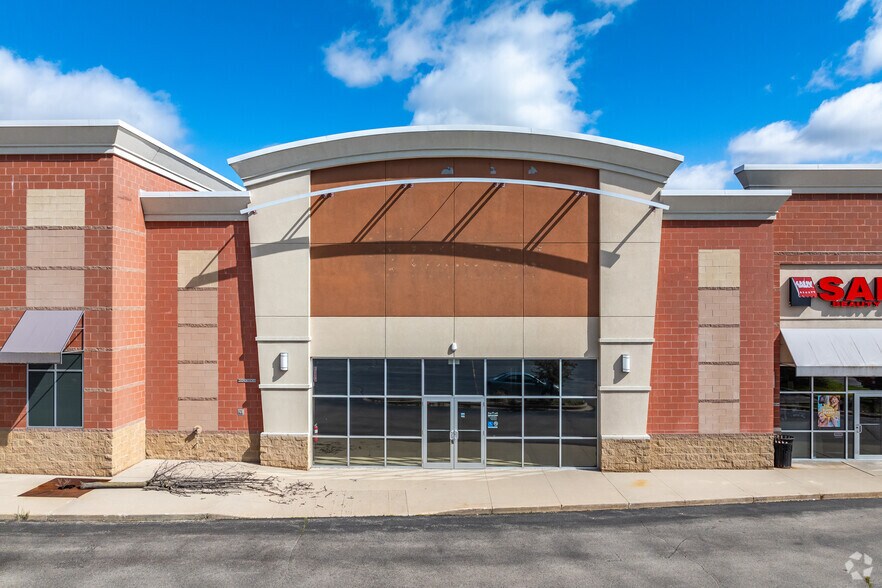 More Photos Of N96W18908 County Line Rd, Germantown General Retail For Lease