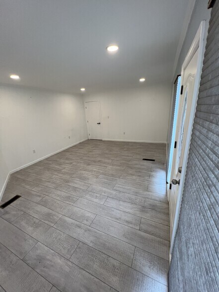 More Photos Of 4936 E 73rd St, Tulsa Office For Lease