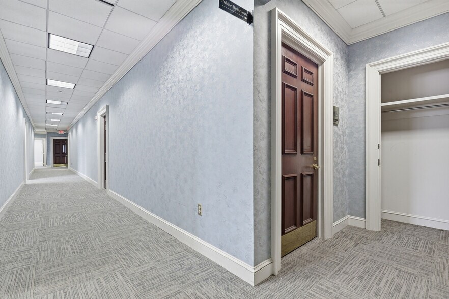 More Photos Of 201 W Main St, Laurens Medical For Lease