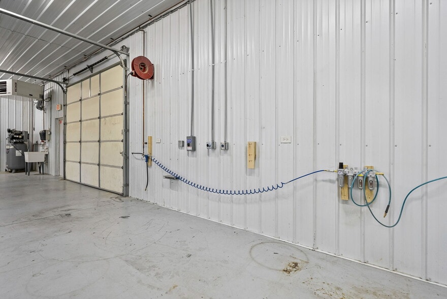 More Photos Of 1811 Alpine Dr, Clarksville Light Manufacturing For Lease