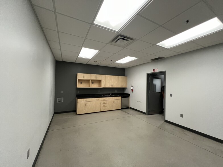 More Photos Of 2980 E Coliseum Blvd, Fort Wayne Industrial For Lease