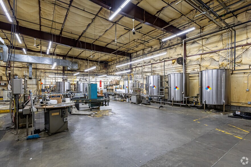 More Photos Of 198-202 Benton Dr, East Longmeadow Warehouse For Lease