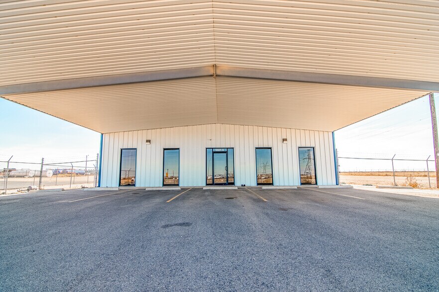 More Photos Of 10691 W Murphy St, Odessa Industrial For Lease