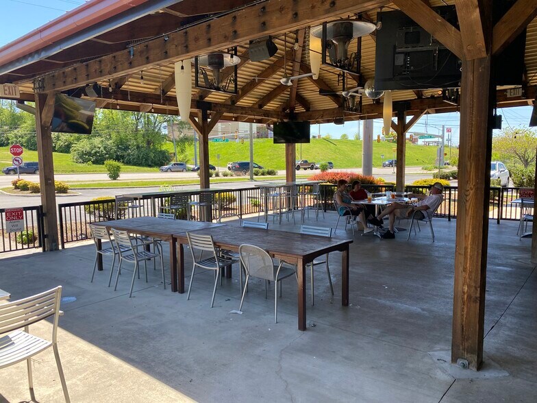 More Photos Of 5100 Lee Hwy, Bristol Restaurant For Lease