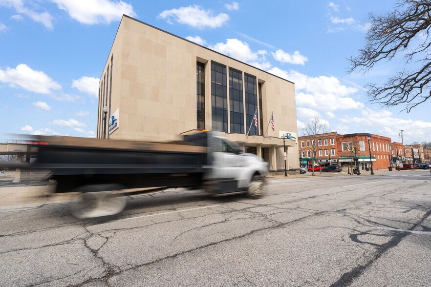 More Photos Of 56 S Washington St, Valparaiso Office For Lease