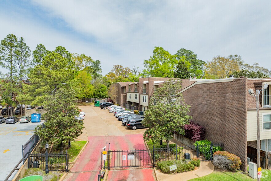 More Photos Of 770 Lakeland Dr, Jackson Apartments For Sale